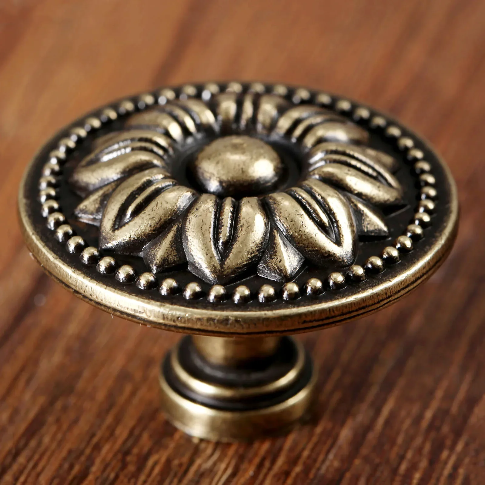 Single Hole Retro Drawer Pulls Knob Antique Bronze Furniture Knobs and Handles Kitchen Cabinets Cupboard Door Handle 32/36mm 1Pc furniture knobs