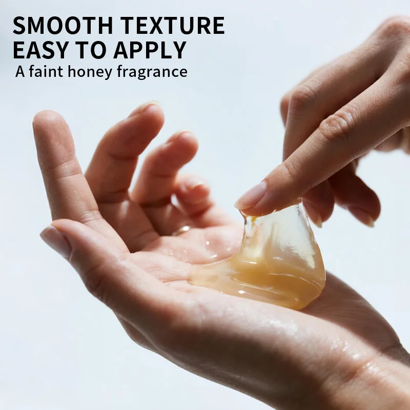 Moisturizing hand and foot balm with a smooth texture containing niacinamide and collagen, nourishing dry skin.