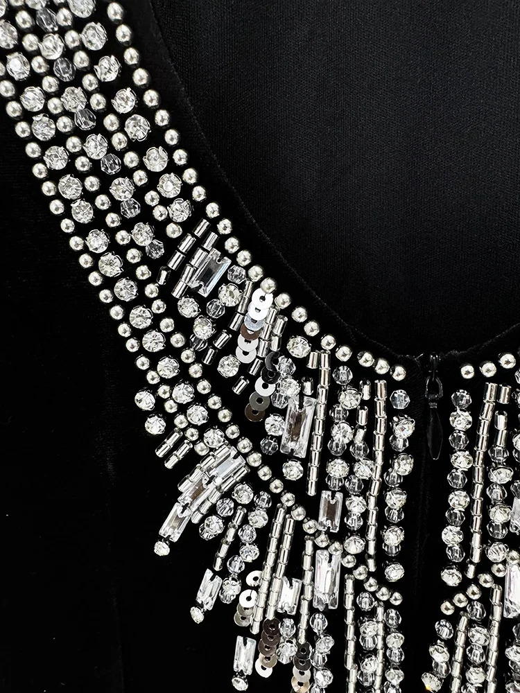 أحدث صيحات الموضة لعام 2025 من HIGH STREET فستان ن...