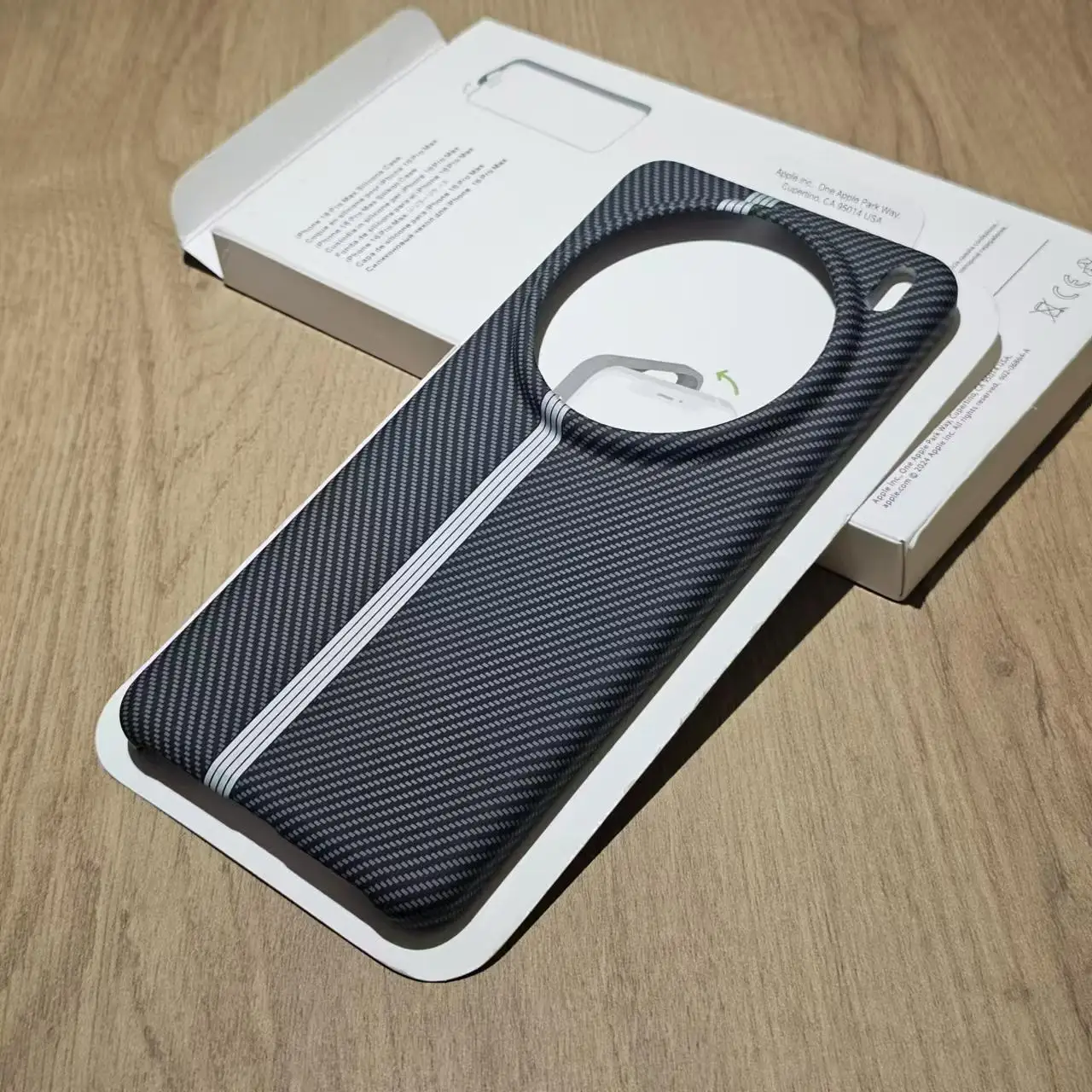 Sleek Carbon Fiber Textured Shockproof Phone Case - Matte Finish Bumper Hard Cover