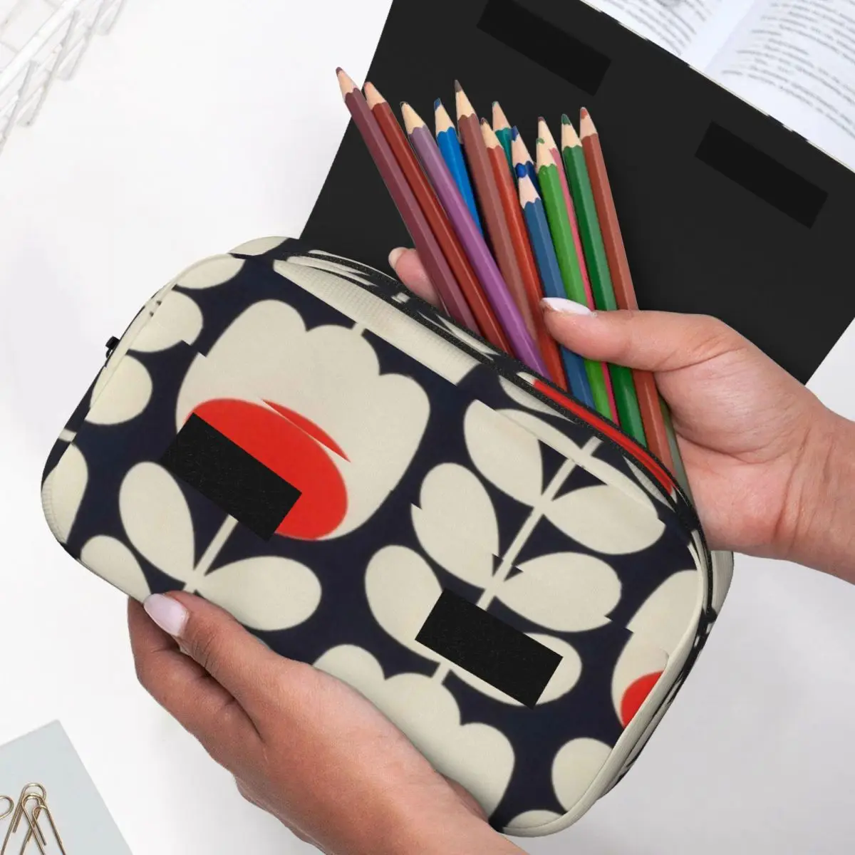 Orla Kiely, 멀티 스템 플라워, 레드, 화이트 필통 펜 홀더 하드 쉘 가죽 대형 수납 펜 박스 연필