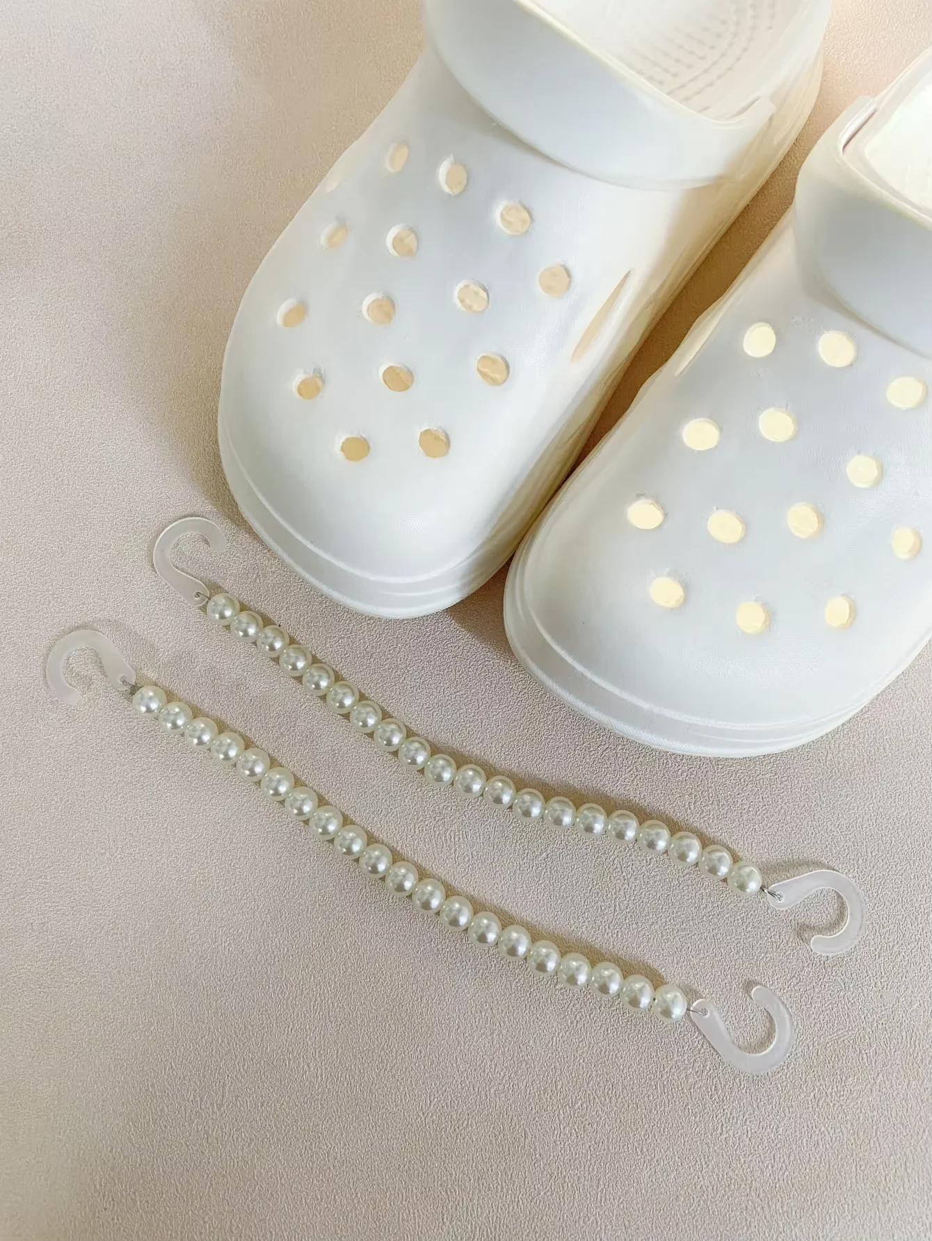 2 Stück künstliche Perlen-Schuhketten, abnehmbares Schnallenloch-Zubehör für DIY-Gartenbrettschuhe, dekorative Perlen – Detail 3
