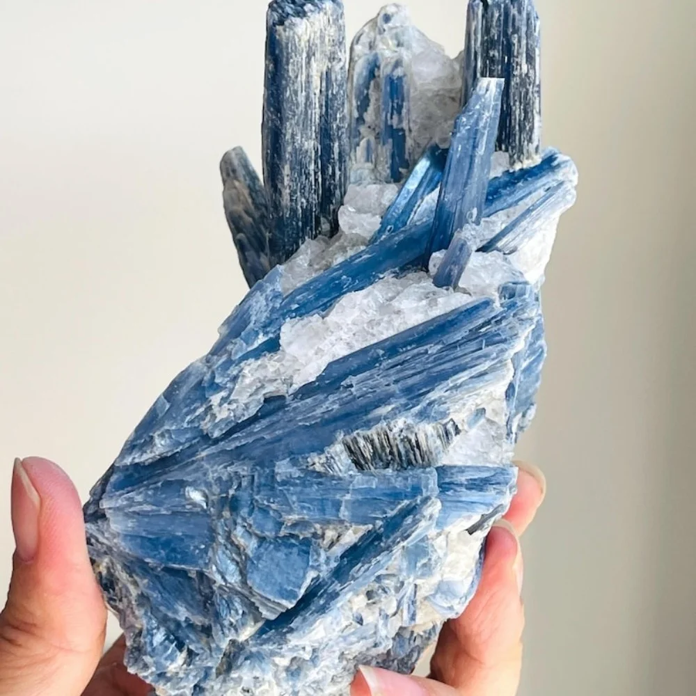 Kyanite Bleue Naturelle Du Népal – 7 Mm X 4.6 Mm – 0.81 Carats – Pierre Précieuse