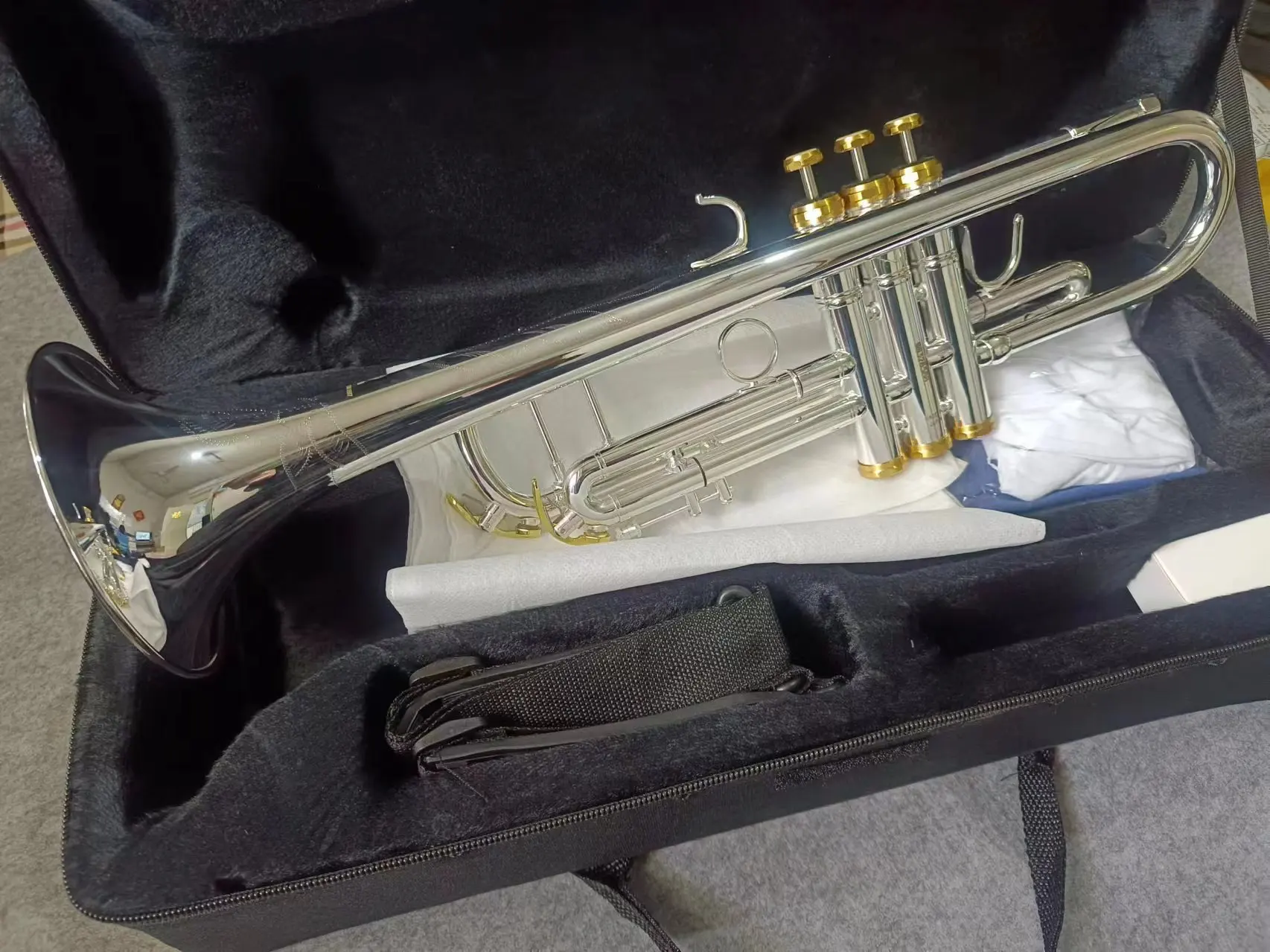 Japan 8335G Bb Trumpet B Flat Brass Silver Plated Professional Trumpet Musical Instruments with Leather Case