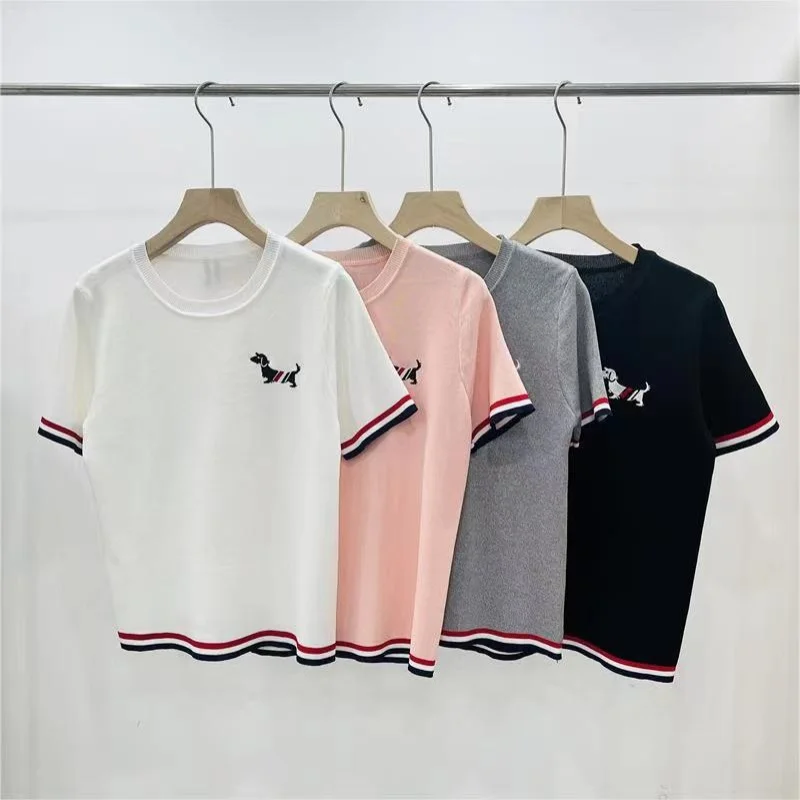 

Новинка лета 2024, пуловер с круглым вырезом, нагрудная футболка с вышивкой собаки, цветные полоски, контрастные края, ледяная шелковая Вязаная футболка с короткими рукавами, blous