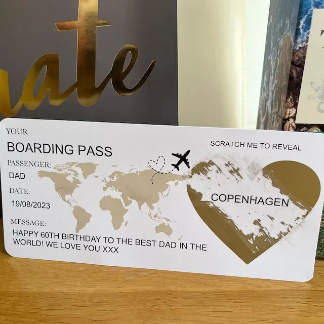 Viagem surpresa personalizada Revelar Raspadinha, Passe De Embarque De Férias, Bilhete De Viagem, Presente De Natal, Anúncio De Férias De Cupom