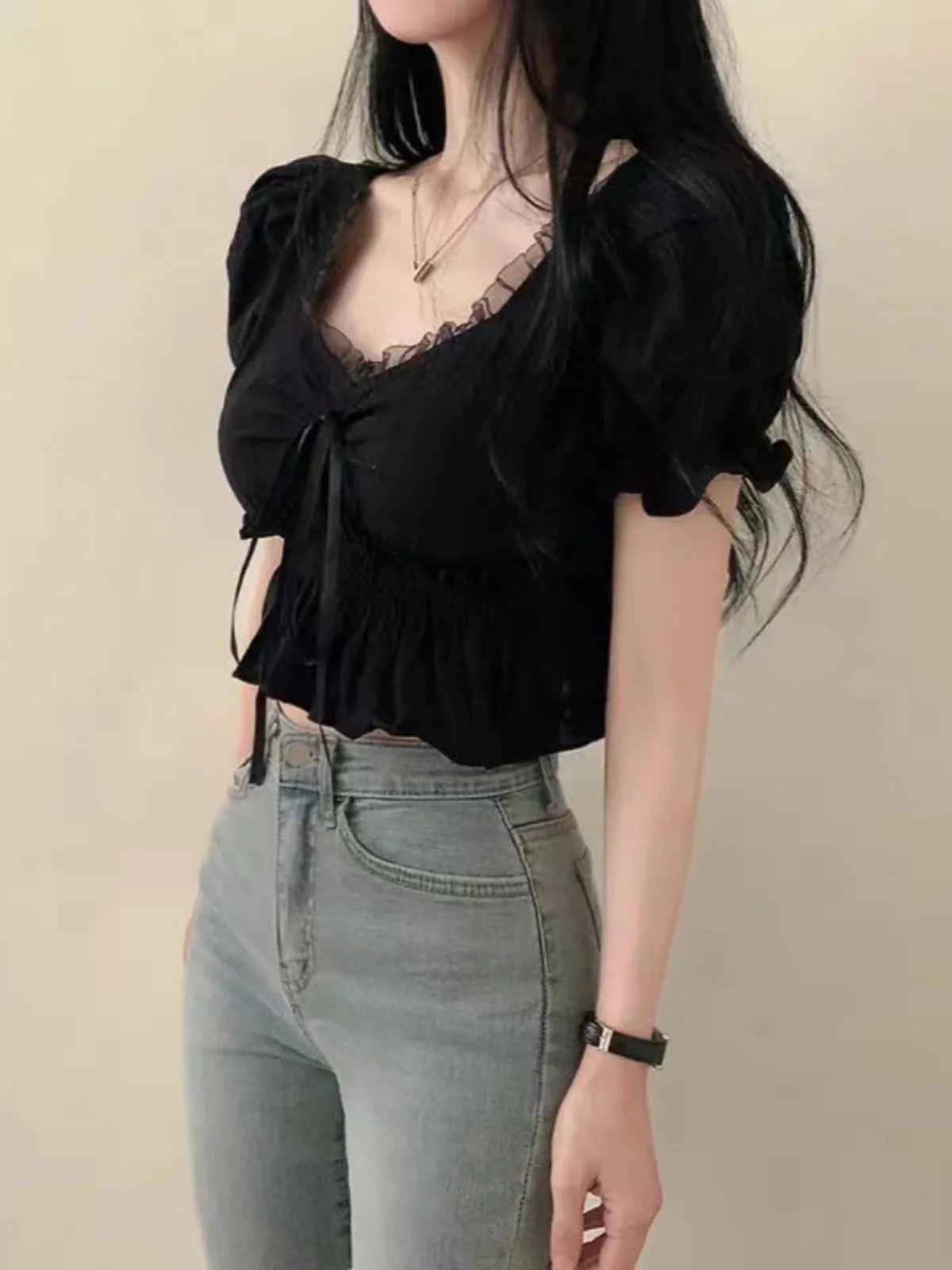 세련된 레이스 패치 워크 여성 셔츠 짧은 버블 슬리브 허리 Cinching 디자인..