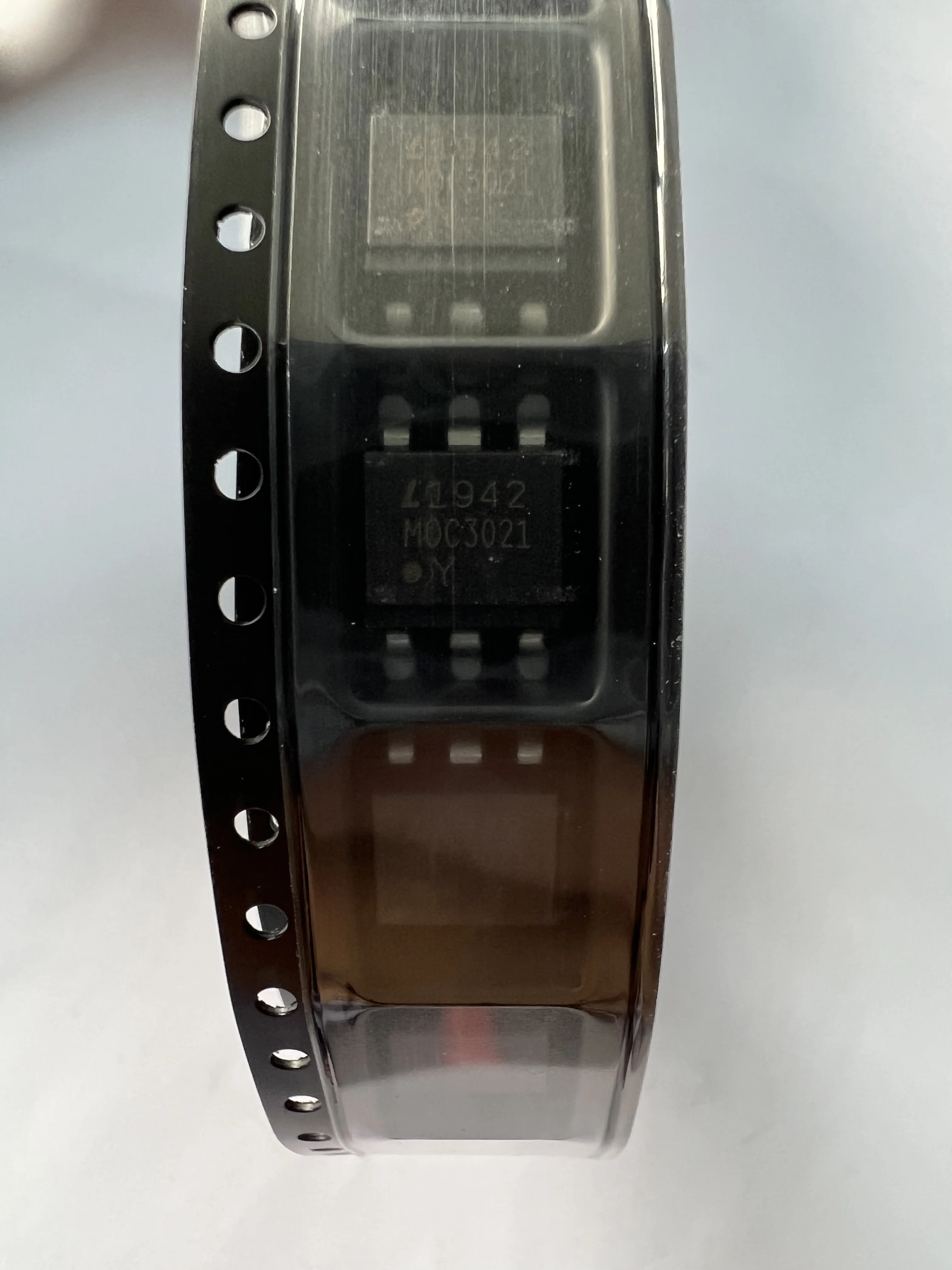 

(Фотоэлектрический тиристор)