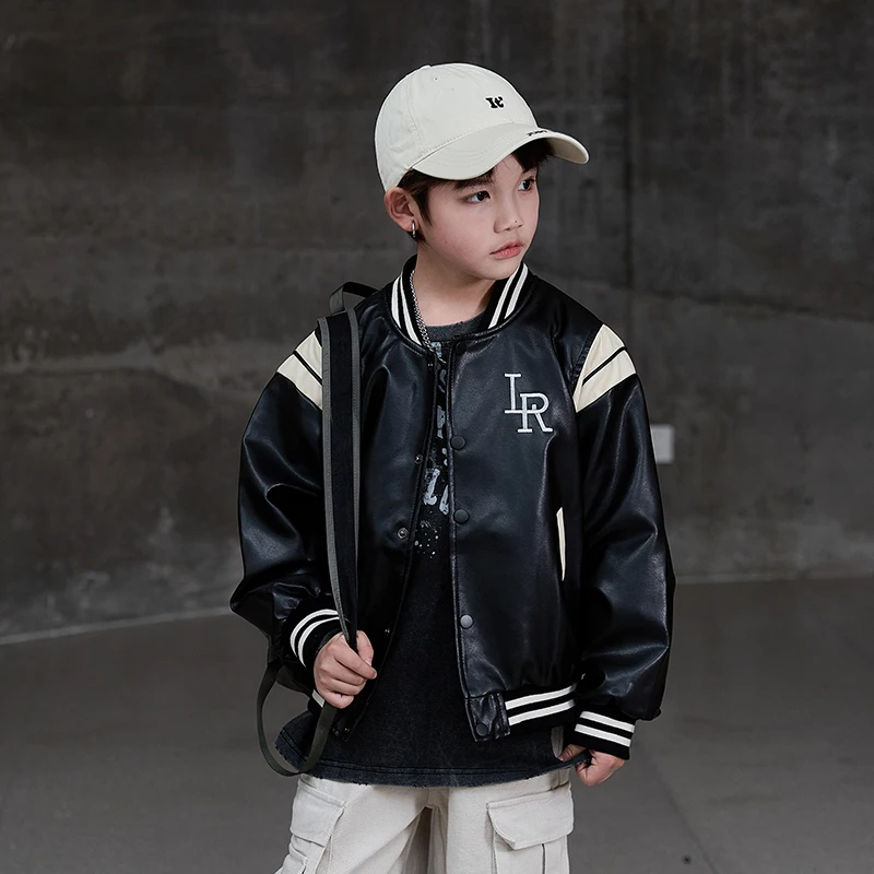 Cappotto in pelle con stampa di lettere per neonato colletto a