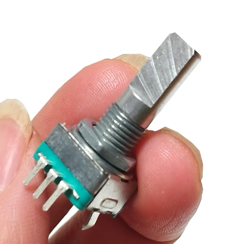 Produktbild von EC11 Drehgeber 5-polig 360° – 20 Mm Metallschaft, Digitales Poti-Modul Für Arduino & DIY-Projekte (Halbschaft 15 Mm, 10er-Pack)