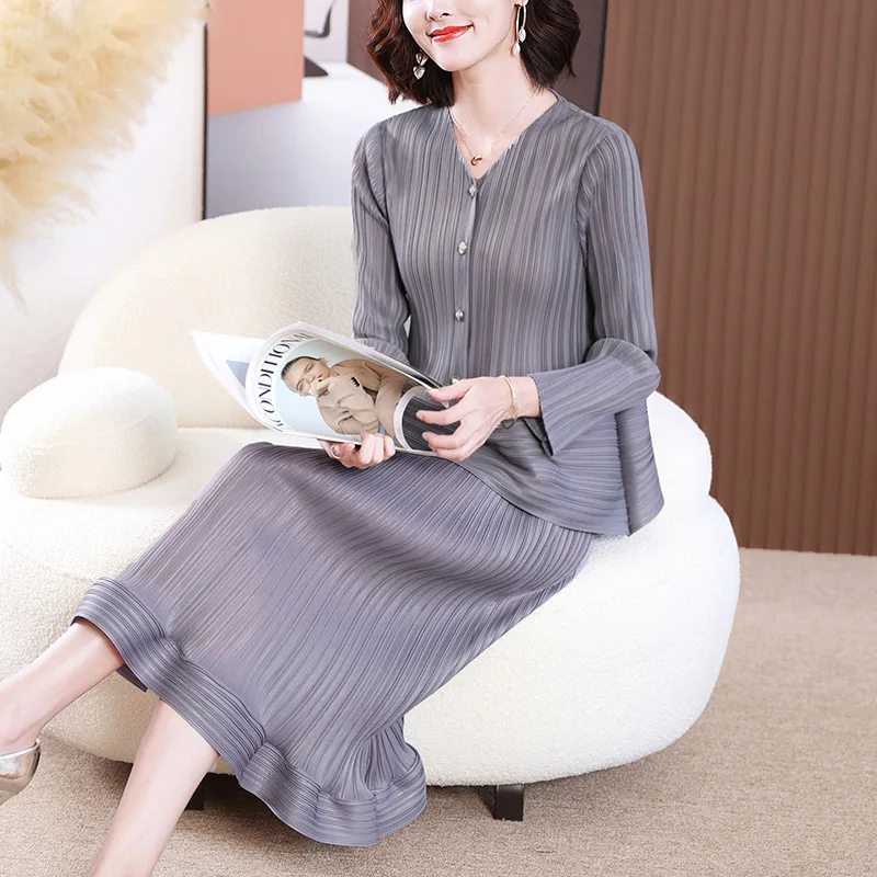

Skirt Suits For Women 45-75kg Spring 2023 New Fashion Stretch Loose Miyake Pleated Solid Color Long Sleeves V Neck Top + Skirt