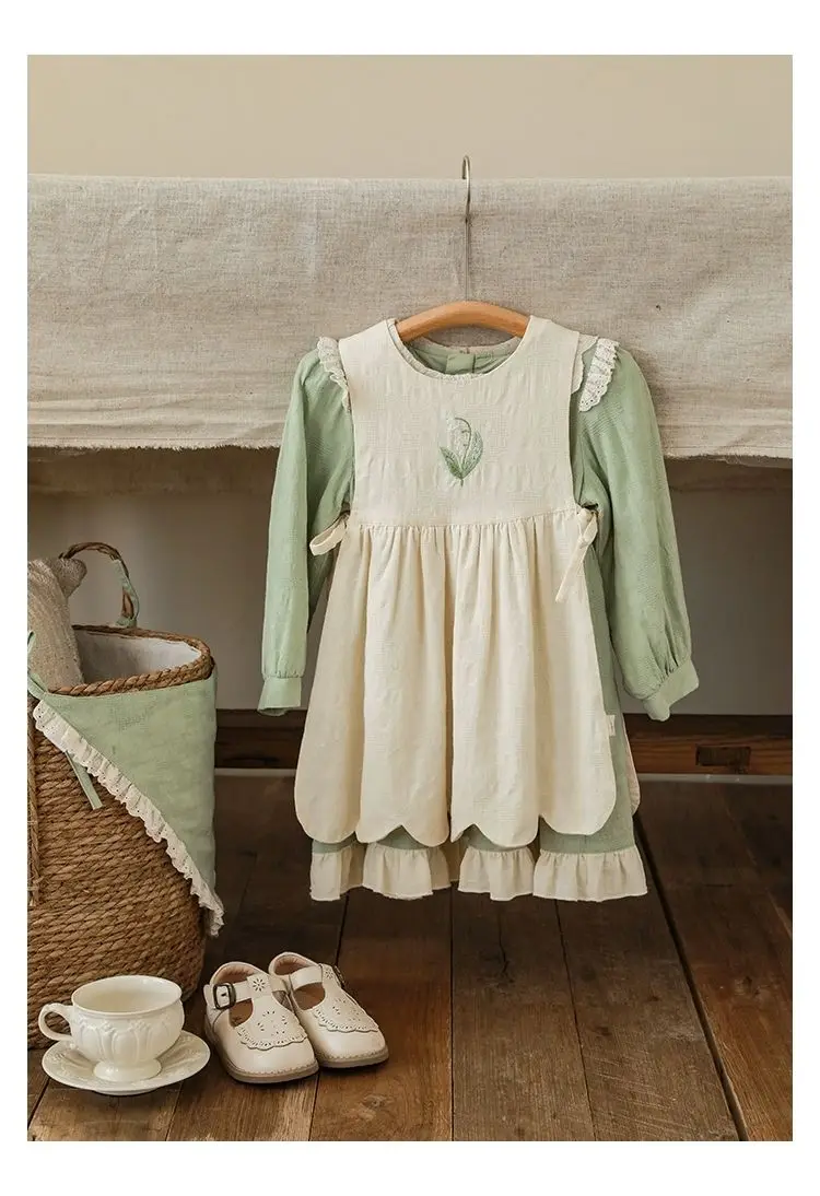 שמלת קטיפה ותחרה