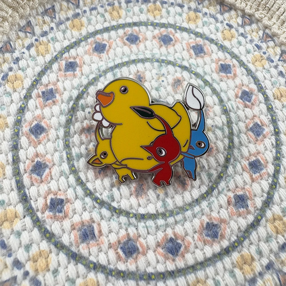Niedliche Pikmmin- und Enten-Emaille-Brosche, Spielfigur, periphere Anstecknadel, Cartoon-Schmuck, Kindergeschenk, Gamer, zum Sammeln von Souvenirs – Detail 10