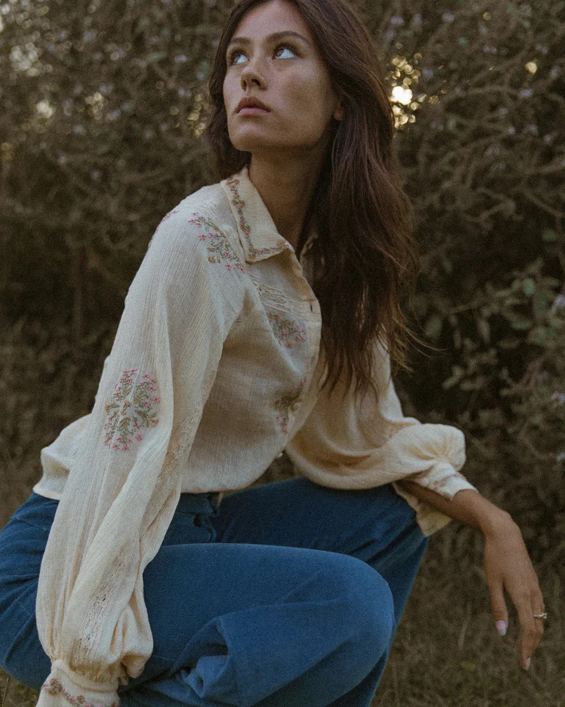 

Women Vintage Stle Small Floral Embroidery Hollow Out Lace Patchwork Lady Light Yellow Blousetop