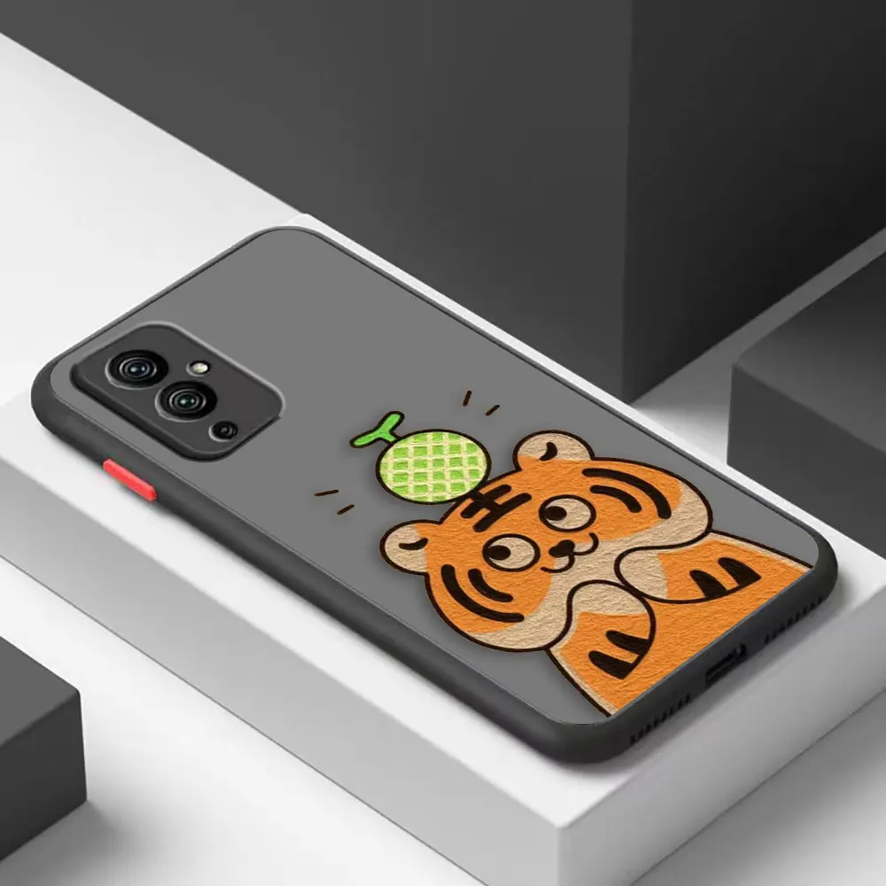 thumbnail image 1 of Funda de teléfono mate para Oneplus 10 9 8T 8 7 7T 6 6T 5 PRO NORD CE 2 N10 N100 5G Funda Coque Capa Shell lindo pequeño tigre, 1 of 5