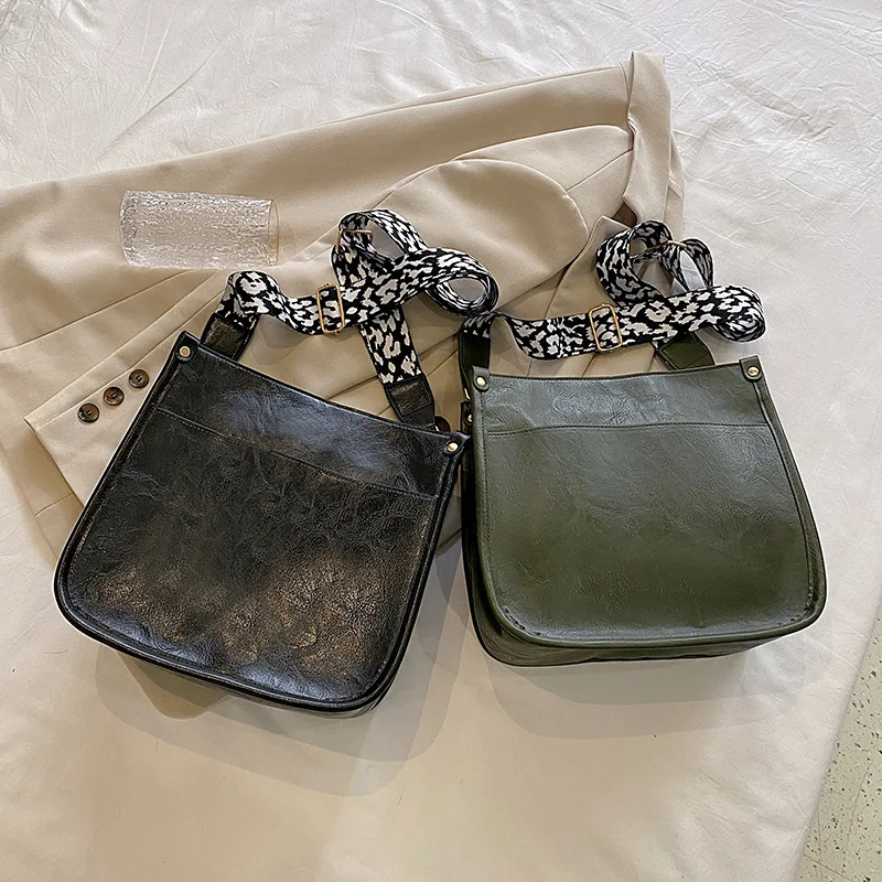 Retro New Women's PU  Fashion Crossbody Leopard Pattern Shoulder Strap Large Capacity Tote Bag