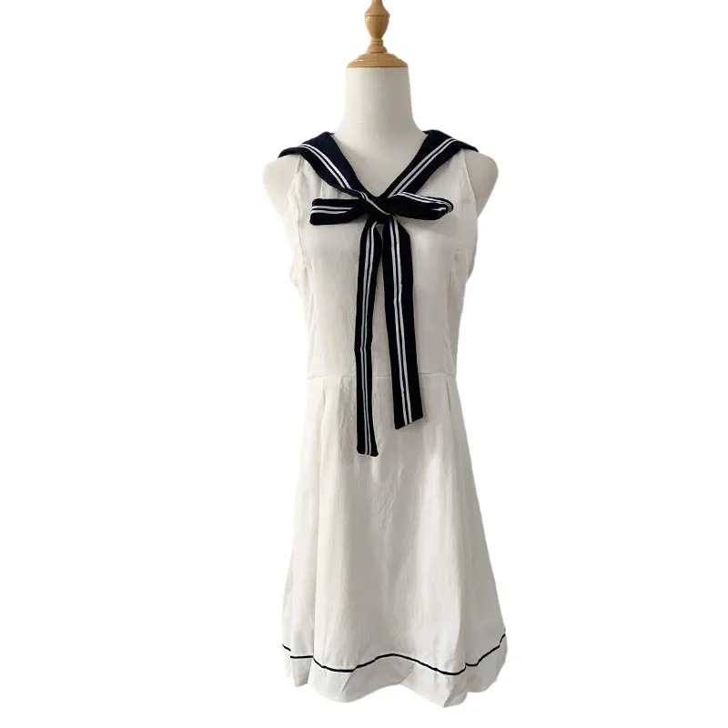 فستان على طراز الكلية بألوان متباينة وياقة كحلي بد...