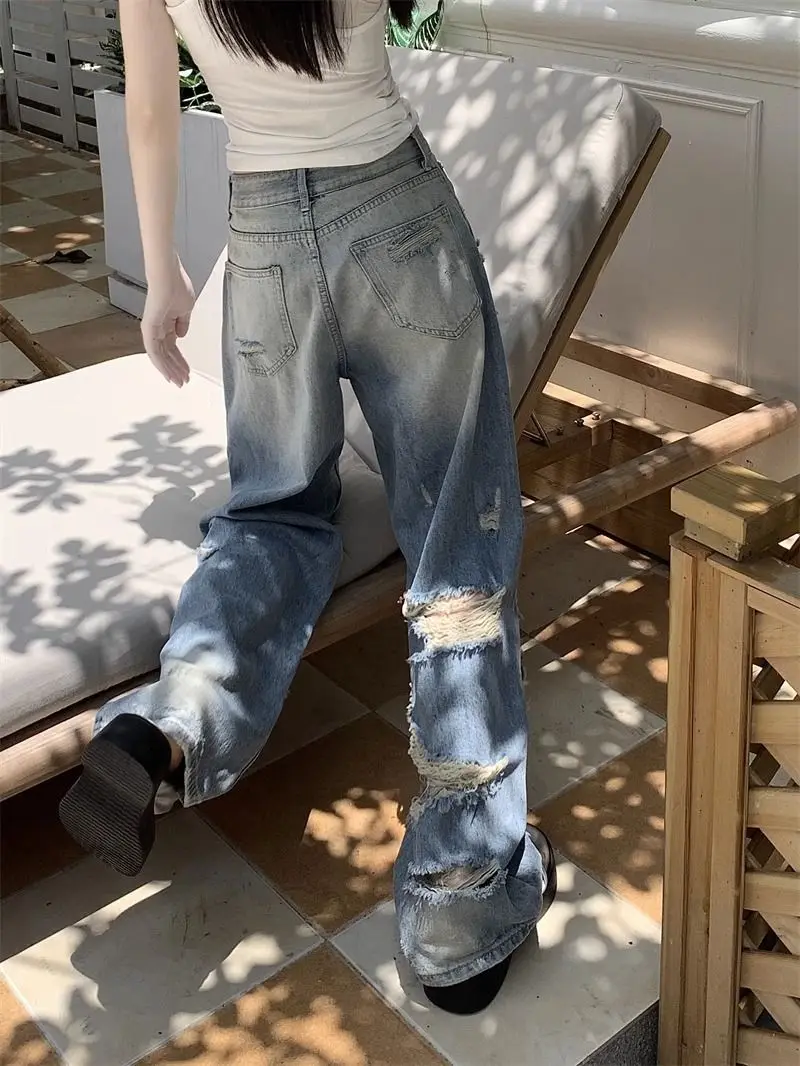2024 New Women's Summer Retro Color Block Design with High Waist and Slim Slim Floor Tear Out Jeans
