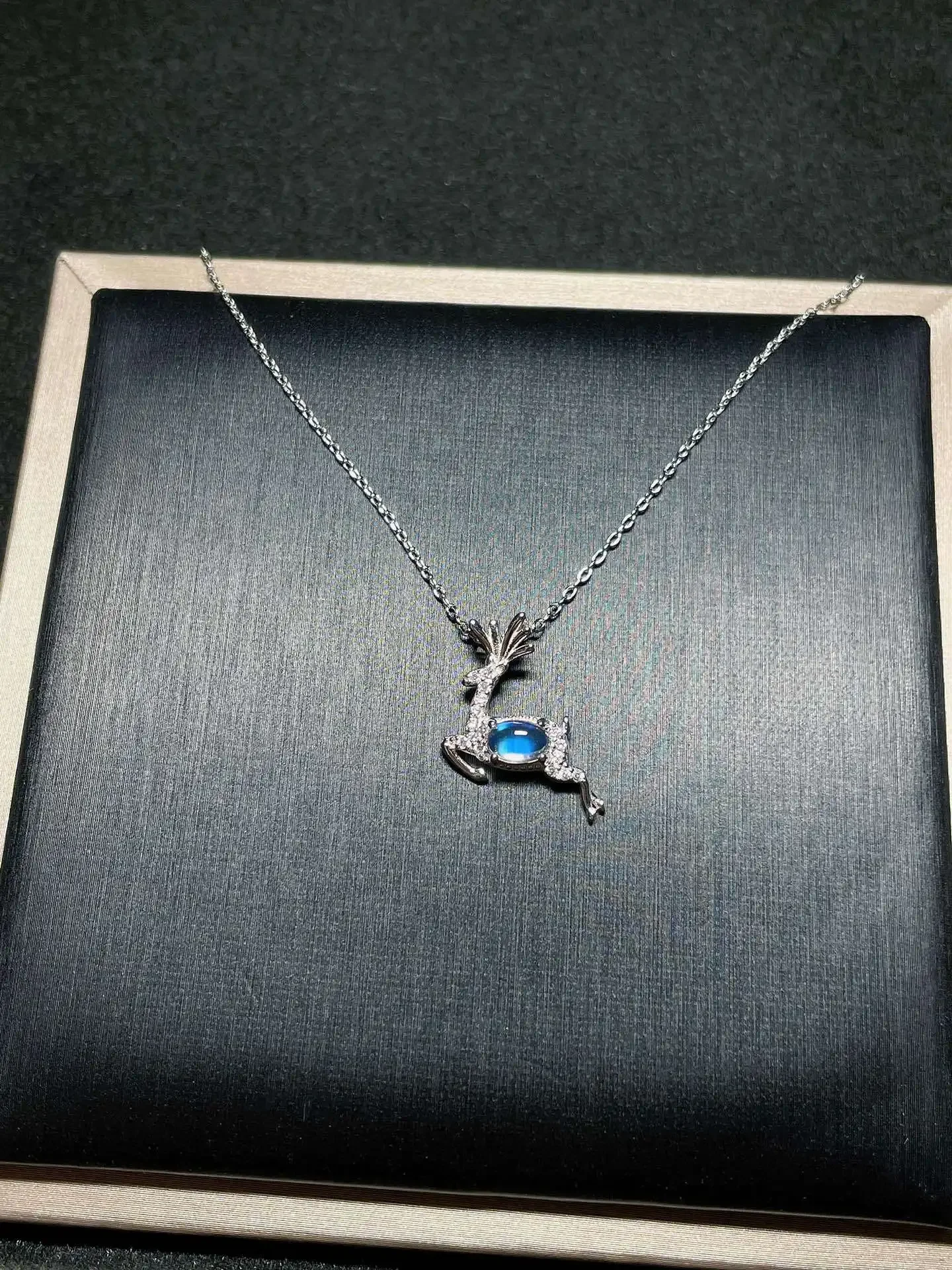 

New European and American S925 Sterling Silver Natural Indian Moonlight Stone Charm Deer Pendant without Optimized Main Stone