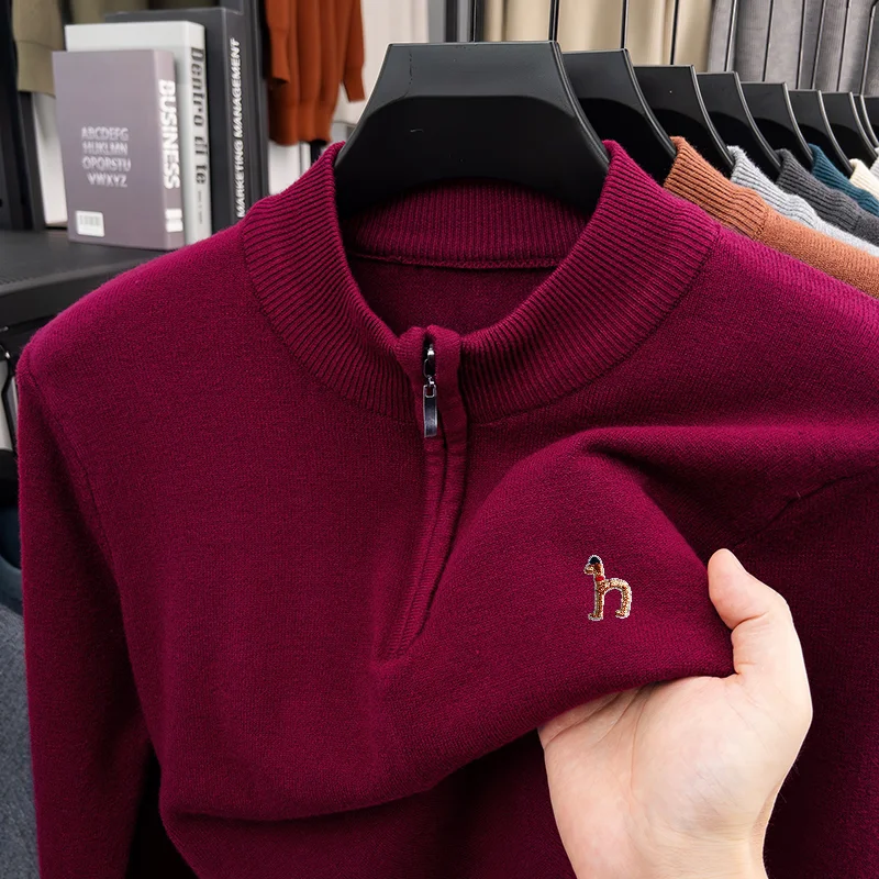 Pull en maille de luxe pour homme à manches longues, col montant zippé, broderie exquise, nouvelle collection automne-hiver, pull décontracté et chaud 1 Pull en maille de luxe pour homme à manches longues, col montant zippé, broderie exquise, nouvelle collection automne-hiver, pull décontracté et chaud 1