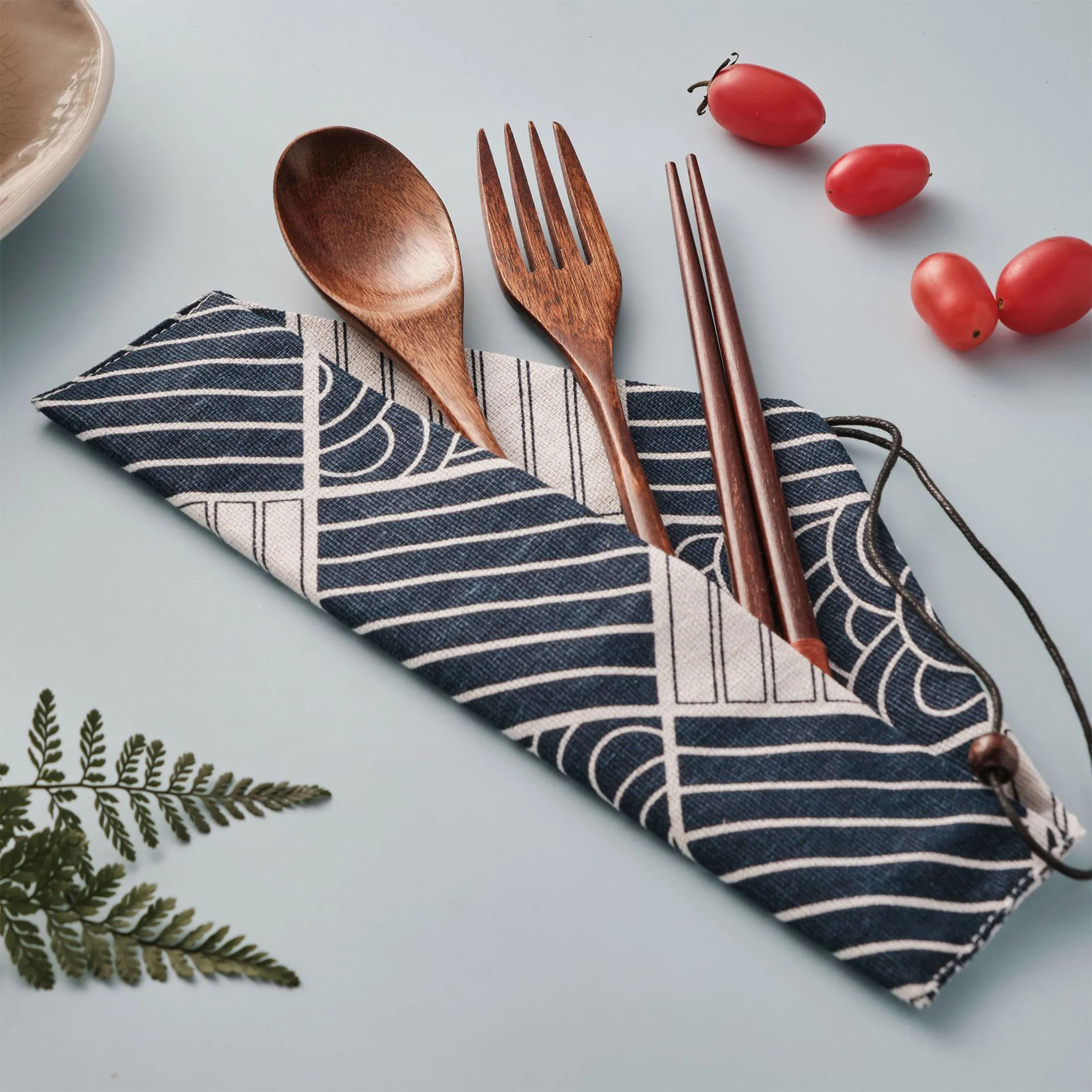 Wooden Bento Boxes Lunch Box Japanese Style Food Containers Picnic Box with Spoon Chopsticks for Men Women Office Camping Travel