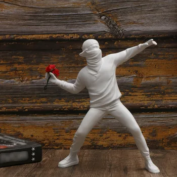 Sculptures Banksy en résine, lanceur de fleurs, Statue de bombardier, décoration de la maison, accessoires de bureau, Figurine décorative Inter, 1 pièce 1