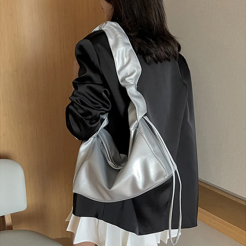 Niche design sense single shoulder cross-body fold armpit girl girl bag 2024 spring/summer new senior sense women's bag