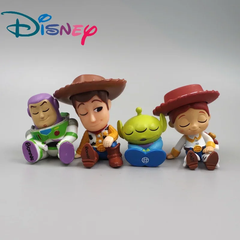 Disney 6Cm Versione Q Toy Story Woody Jessie Dolls Model Toys Pvc Anime Buzz Lightyear Action Figure Regalo Per Bambini 1 Pz A Caso