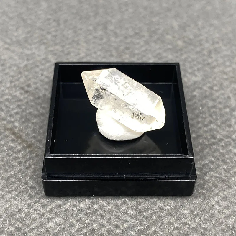 100% natural crystal diamond gemstone +Box size:27*27*25mm