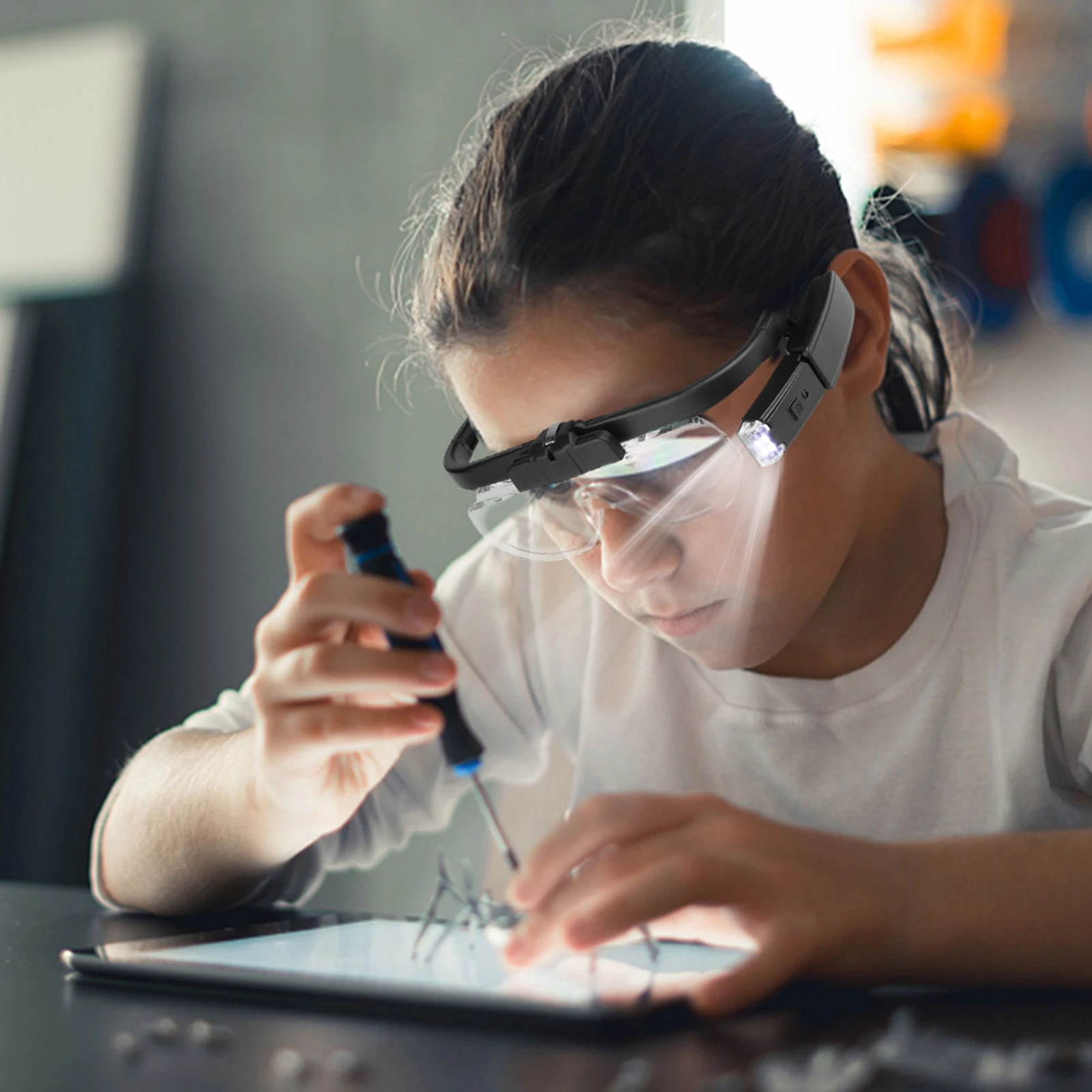 Рисунок 5 - Увеличительные очки со светодиодной подсветкой