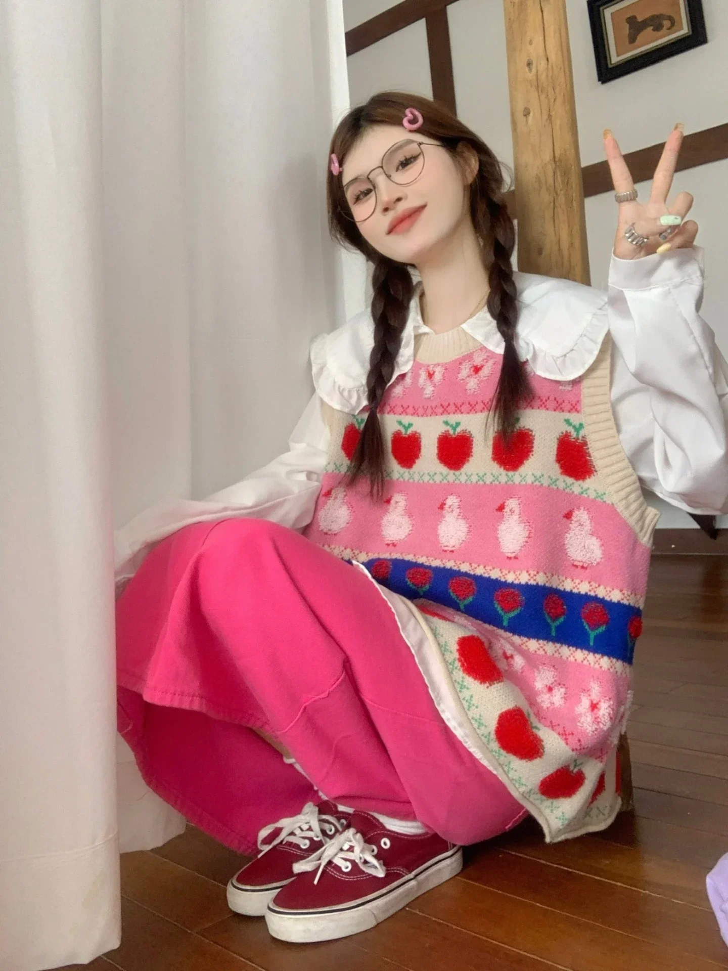 Description Picture 3 of item2024 Cartoon Knitted Vest Sweater Women Preppy Style Kawaii O-Neck Contrasting Colors Sleeveless Sweaters New Y2K Cute Pullovers