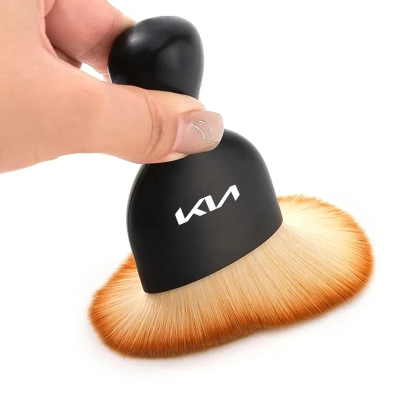 Рисунок 3 - Щетка для очистки центральной консоли