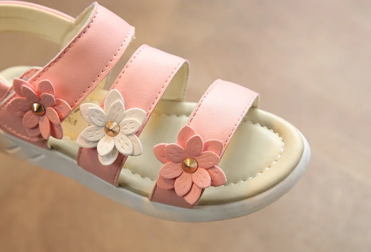 Girls Floral Sandals 2022 Summer Brand New Children Beach Shoes Kids School Sandals Toddlers Big Girl Princess Sweet 3 Flowers best leather shoes