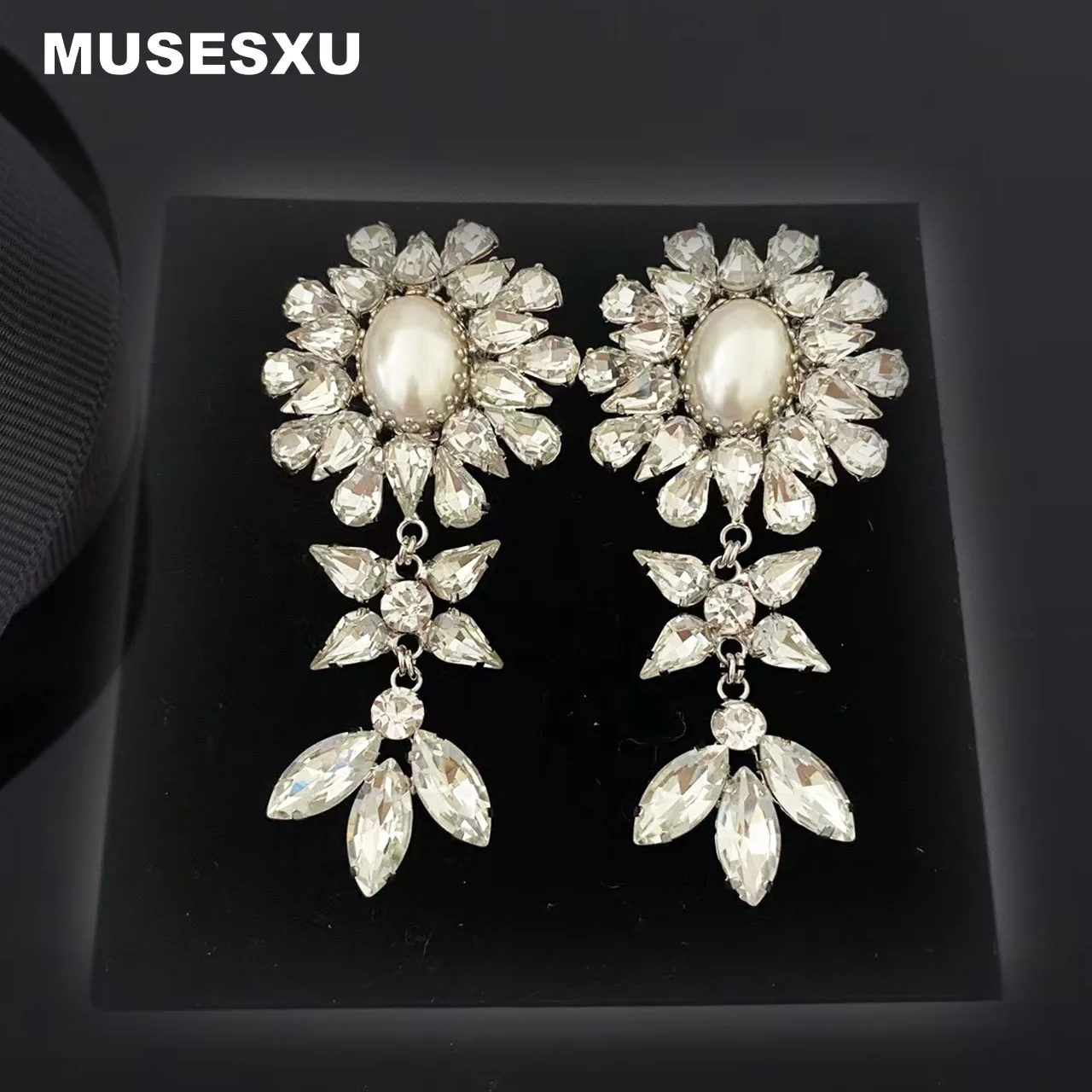 

Jewelry New Style Petal Tassel Pendant Ear Clip Crystal Flowers Earring For Women's Party Festival Wedding Gift