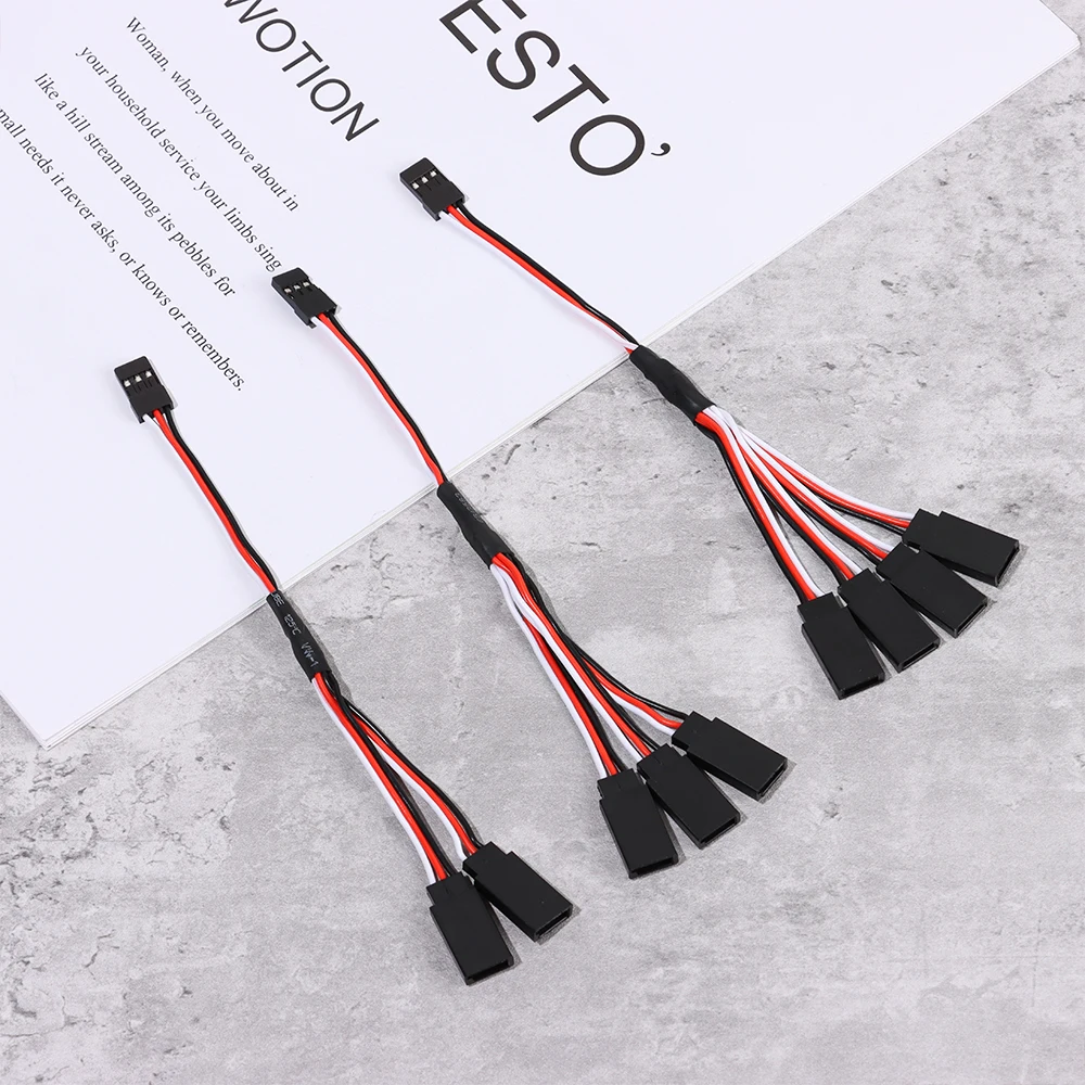 Vue détaillée des connecteurs des batteries drones extra 3.7V 100mAh, lot multicolore