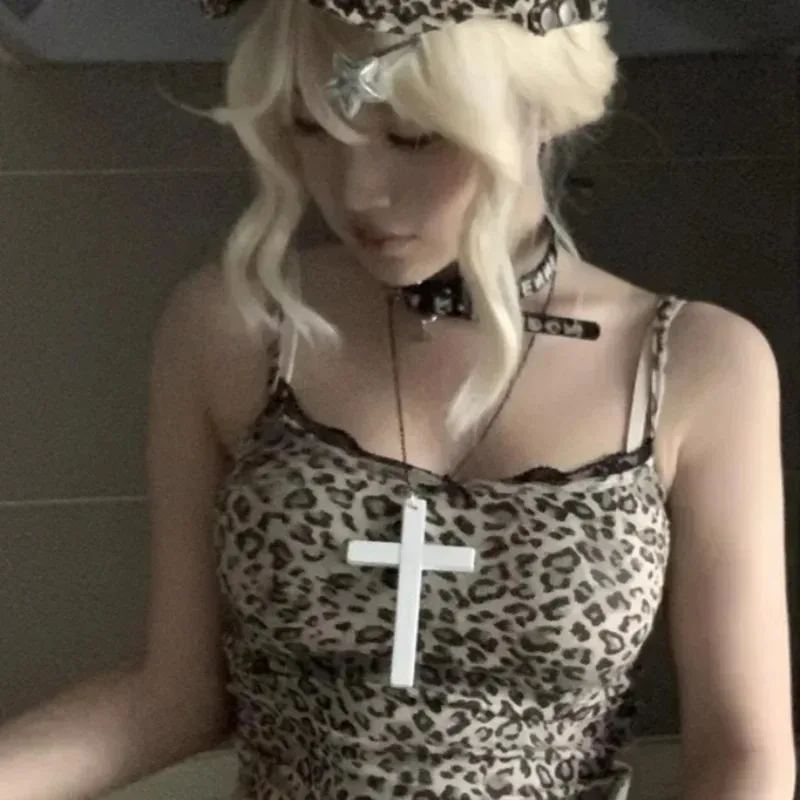 Elegant Y2K Layered Cross Necklace with Collarbone Chain Design
