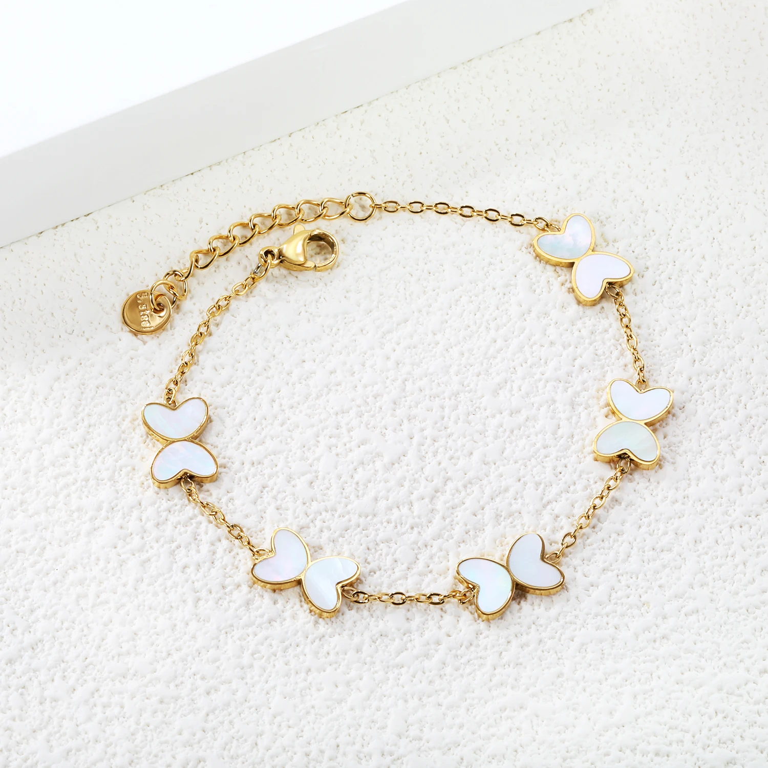 سوار على شكل فراشة على شكل قطرة زيت حلوة ولطيفة للفتيات من الفولاذ المقاوم للصدأ مطلي بالذهب مجوهرات كلاسيكية وإكسسوارات يومية عصرية