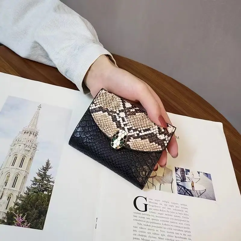 Women's Wallet with Retro Design Large Capacity Wallet Multiple Card Slots Mini Card Bag Women's Multifunctional Hand-held Bag - 2