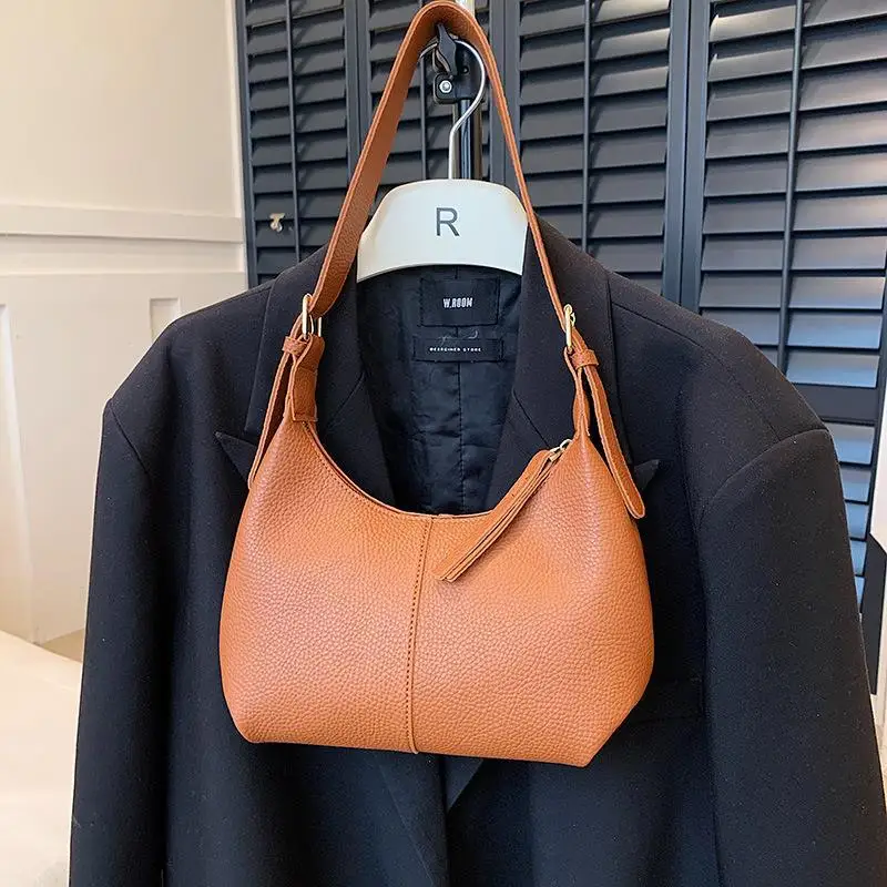 

Leisure Commuter One Shoulder Small Bag for Women 2023 New Simple and Versatile Small Square with Small Design Underarm