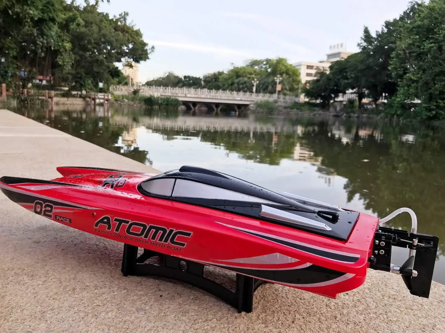 S011 27.5 Inch Remote Control Boat Speedboat for Hobby Adult Boys Racing RC Boat 65 km Wh (40.38 mph) Brushless Motor with 2 Lip 2