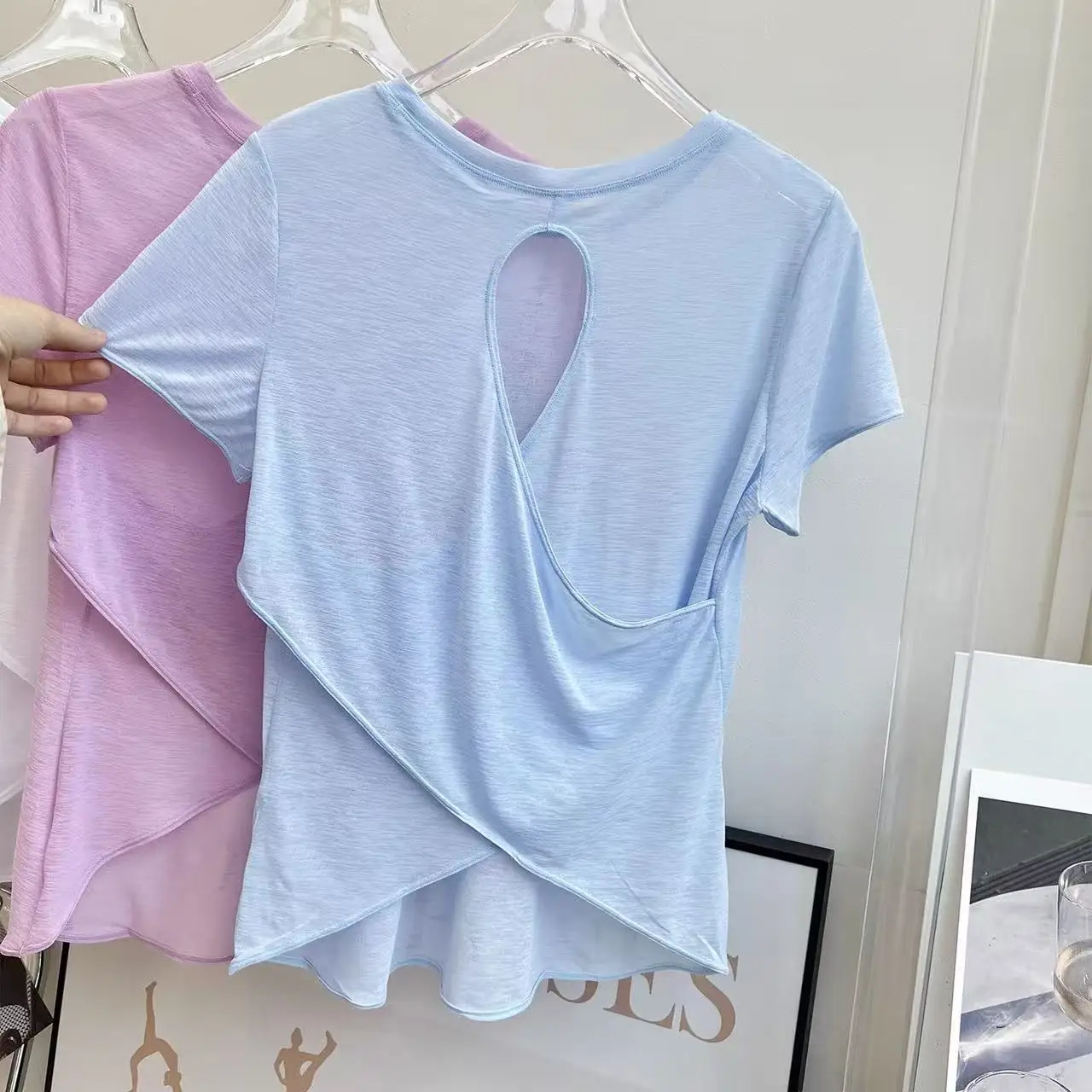 รูปสินค้า เสื้อโยคะกระชับรูปทรง ใส่สบาย สำหรับผู้หญิง