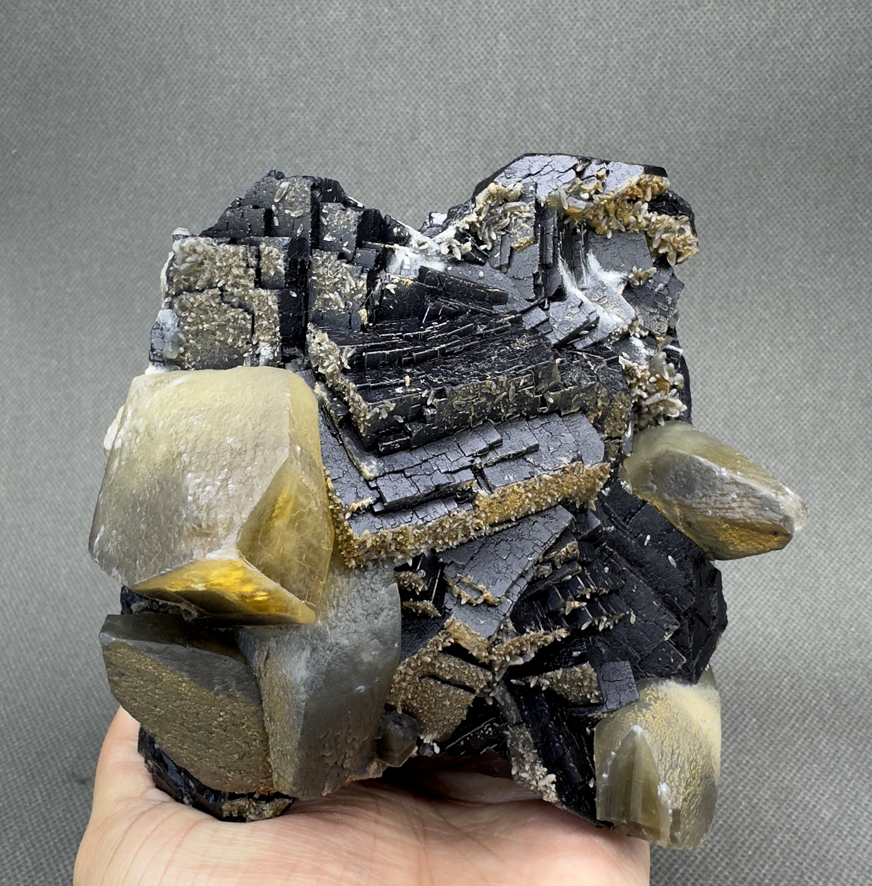 1495 g Natural Pakistan red fluorescence cube black rose fluorite mineral specimens + healing quartz crystals and stones rock 3