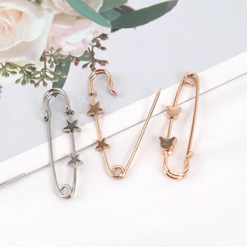 Simple Waist Buckle Fixed Strap Charm Safety Pin Brooch Anti Fall Sweater Cardigan Clip Chain Pearls Brooches Jewelry Anime Pins
