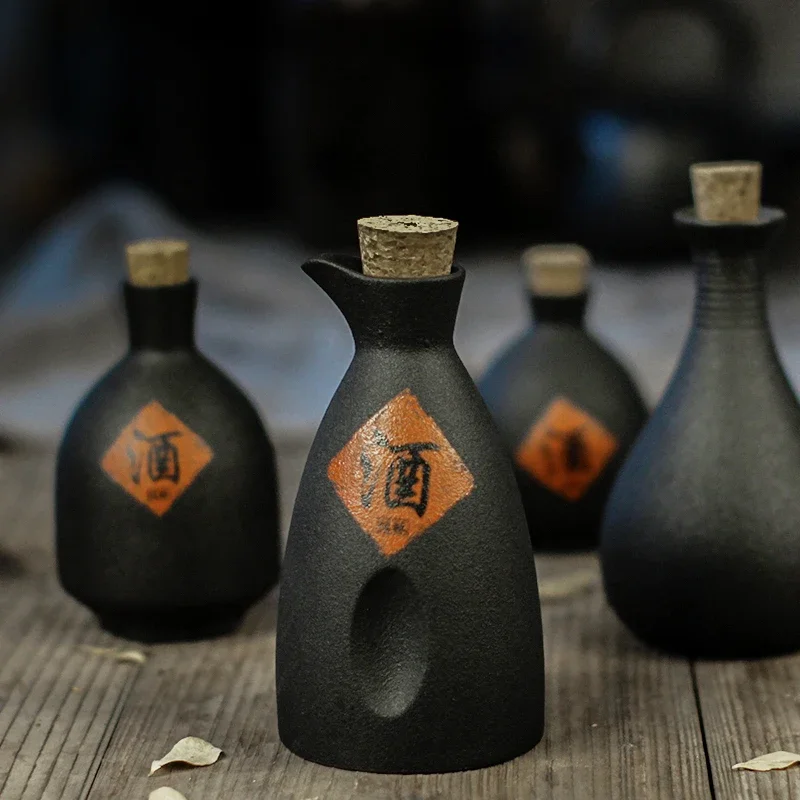 Japanese-Style Ceramic Sake Bottle Antique Yellow Rice Wine Jar Small Liquor Cup Traditional Design Decor Flagon for Home