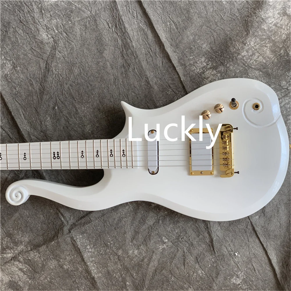 Icona Della Chitarra Elettrica Su Un Fondo Verde, Con Le Frecce Nelle Direzioni Differenti Compare Il Bordo Elettronico 113999161