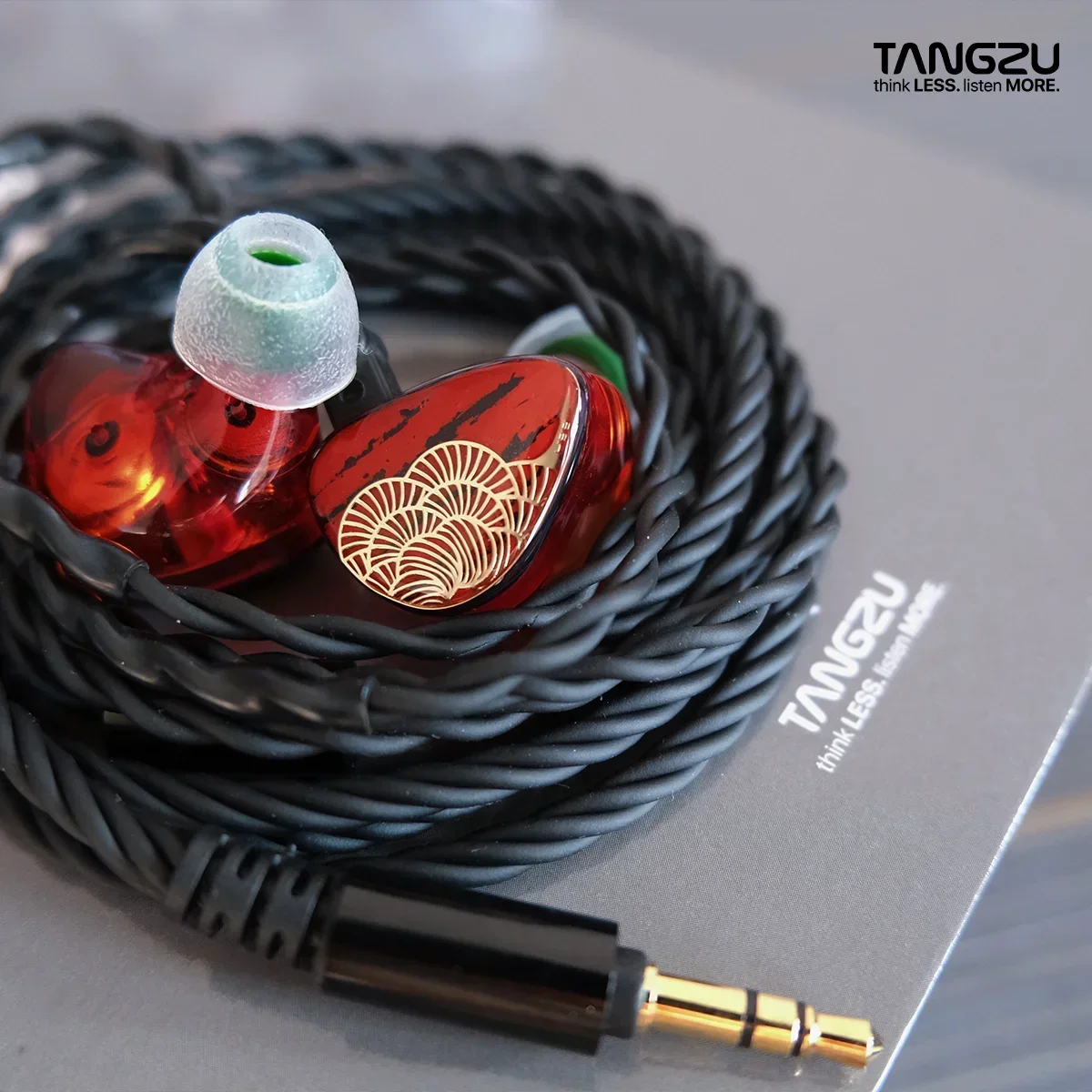 

TANGZU XUAN NV Dual Dynamic Driver HiFI in-Ear Earphone IEM Music Monitors Headset with 0.78mm Detachable Cable Wired Earbuds