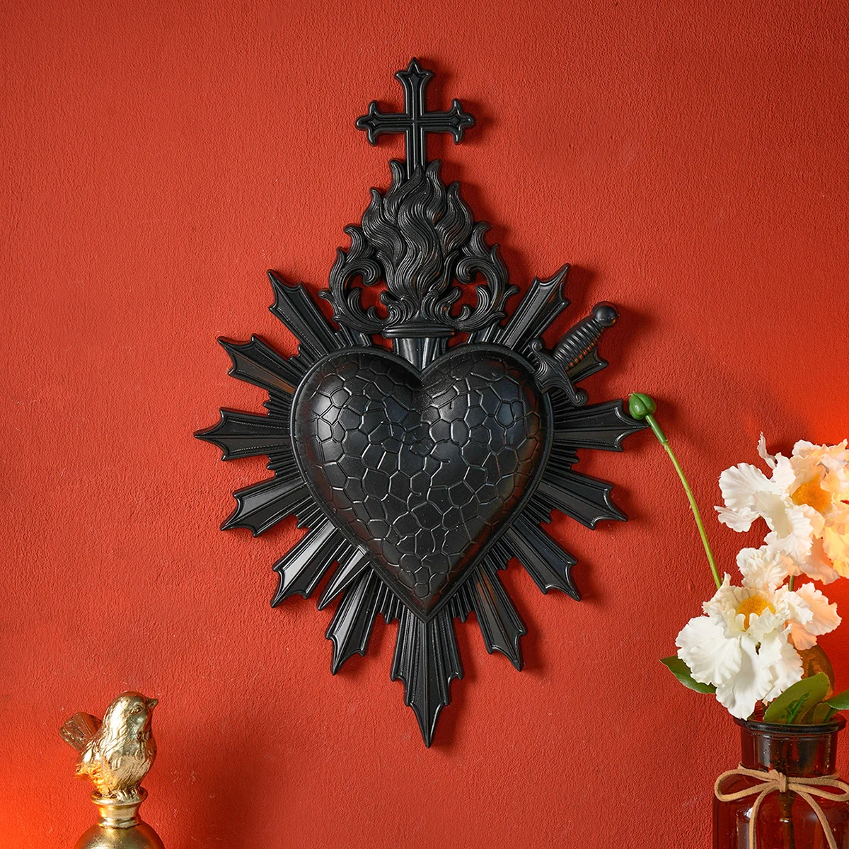 1PC, simple heart-shaped flame piercing arrow decorative pendant, resin material wall decoration