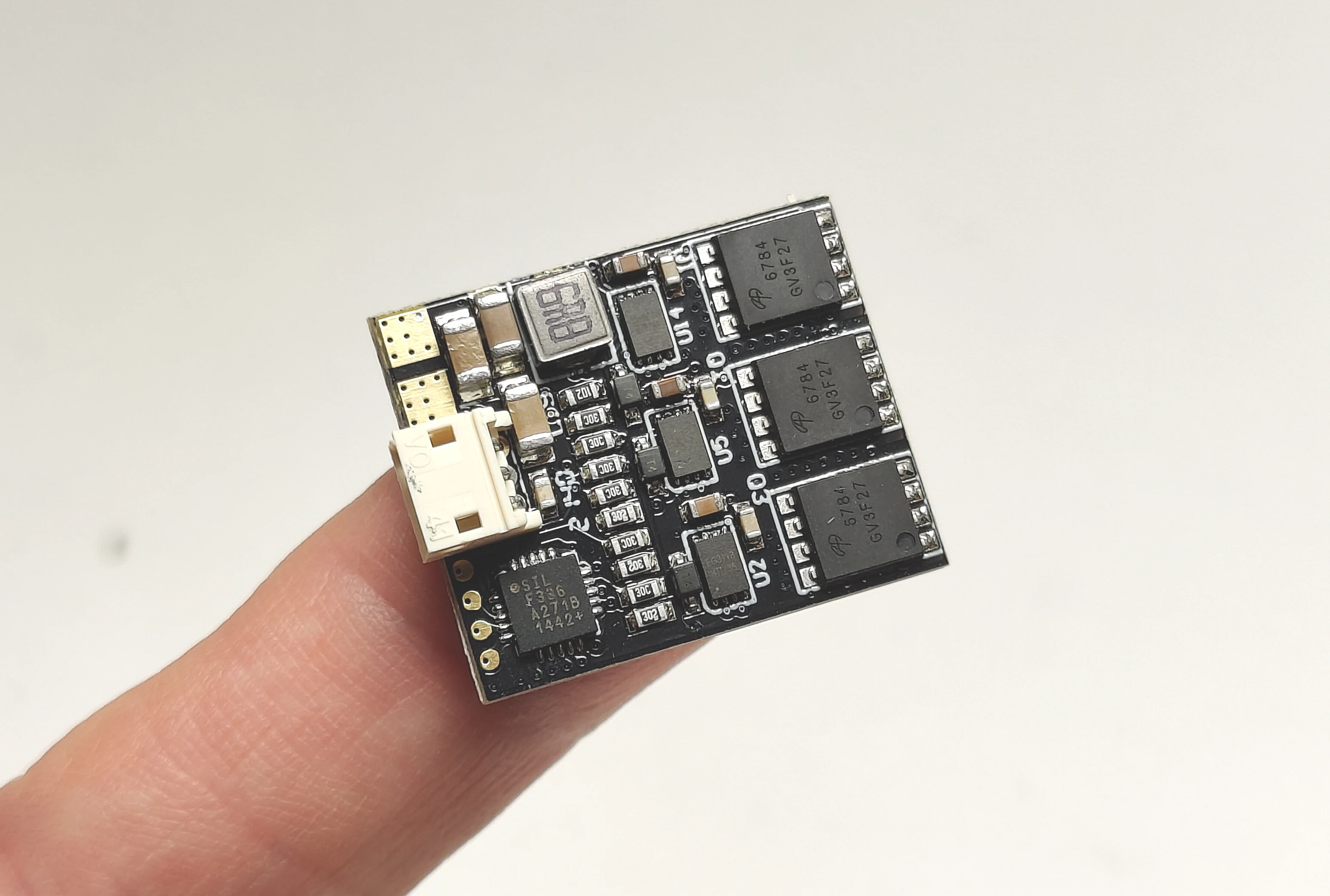 

Dasmicro 18A микро бесщеточный ESC 5-8,4 V вход для PN Racing AWD Micro RC Car