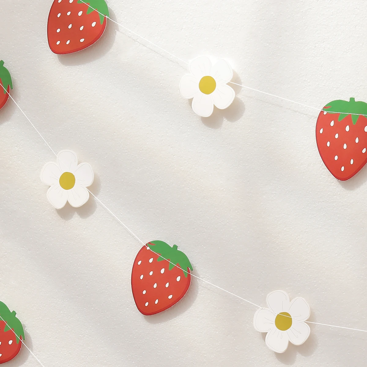 Party decorations Fruit strawberry and flower flag-raising party decoration arrangement 1 set 1 piece