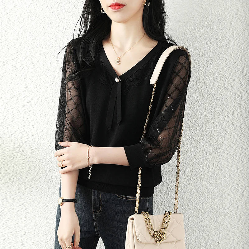 

Женская трикотажная блузка с V-образным вырезом и сетчатым рукавом